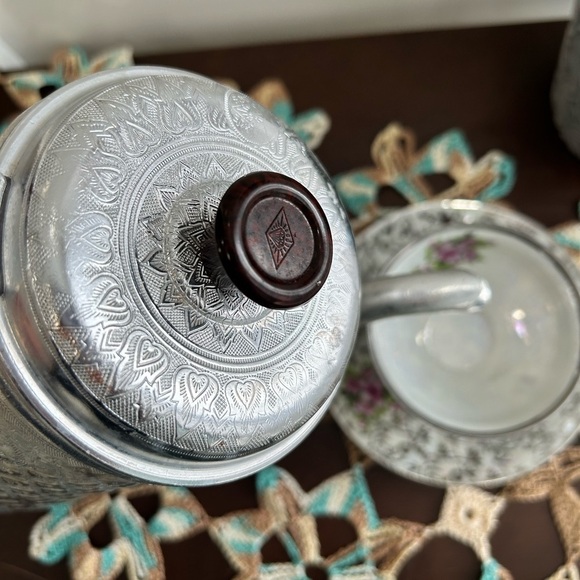 Vintage Tea Kettle, Jasmine Thai pattern Embossed aluminum Diamond Brand - Picture 7 of 12